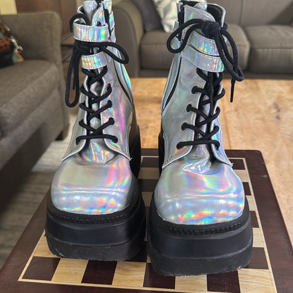 Demonia Shaker platform boot. Hologram silver. - Picture 3 of 7